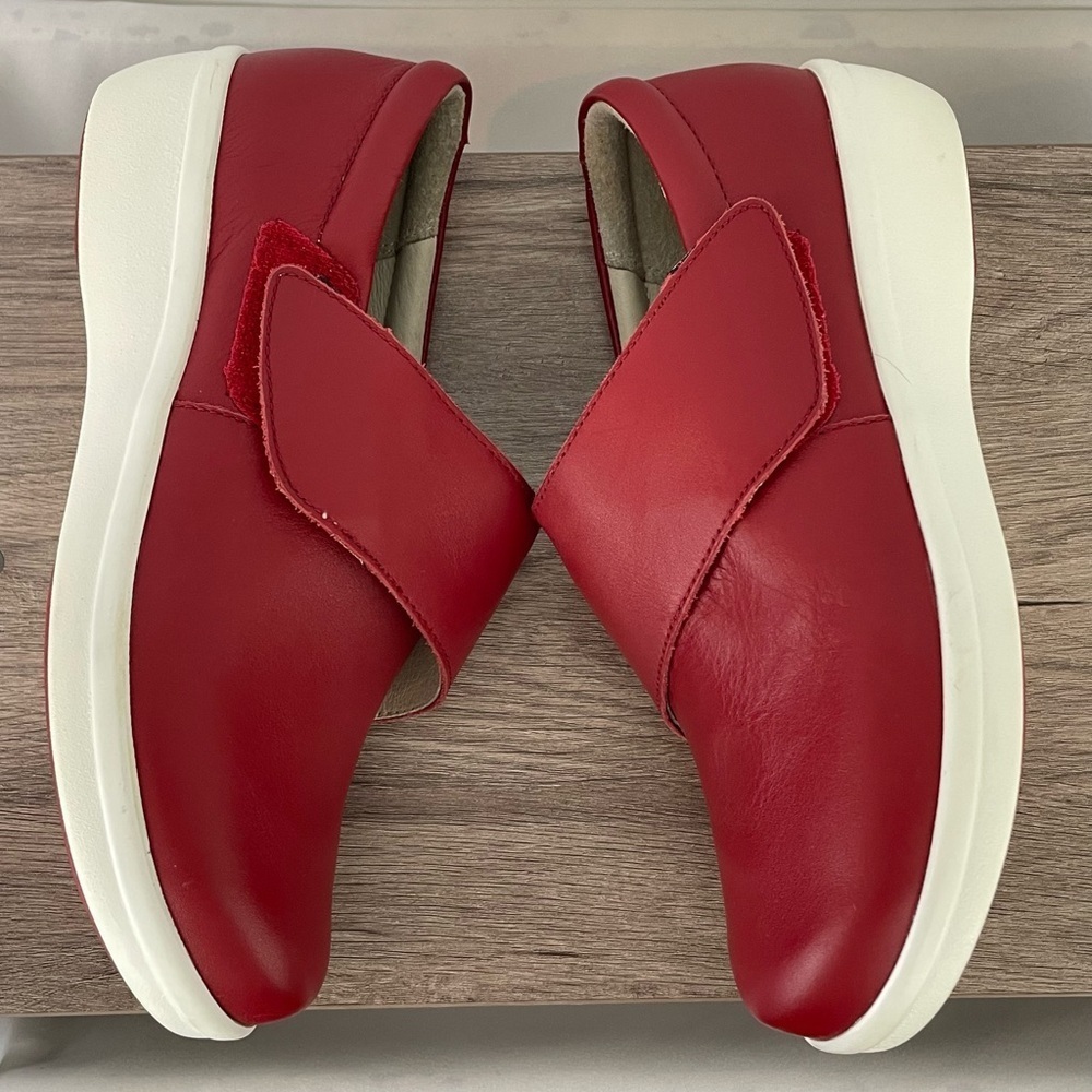 Alegria Leather Clogs Red with Velcro Strap Size 36 inner footbed sole removed - Picture 10 of 10